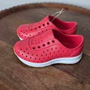 NWT Native Shoes Robbie Sugarlite Slip-On Shoe C7 Hyper Red/Shell White